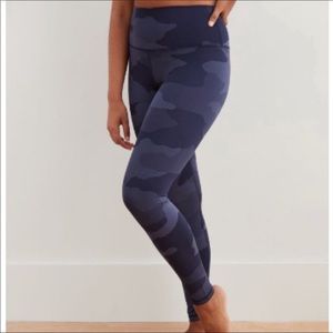 Aerie chill play move blue camo leggings